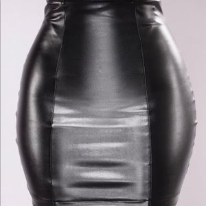 Fashion nova faux leather skirt🖤